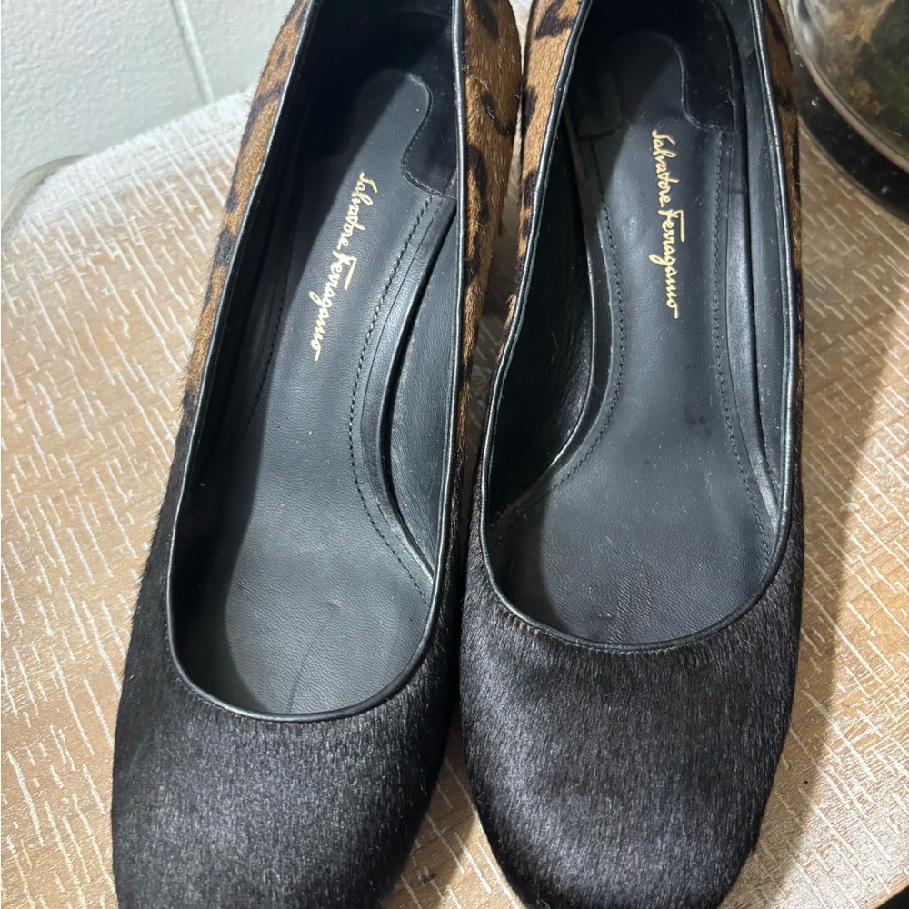 Salvatore Ferragamo Black Flats Sleek Design